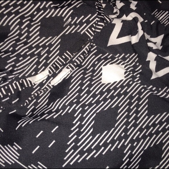 🔴 3/$15 Black and white joggers - Picture 3 of 3